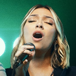 Débora Buzas