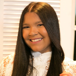 Thais Helena